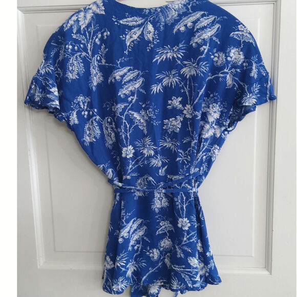 $Maeve Anthropologie Clarita blue & white wrap top floral Fairy Flowy boho - Picture 2 of 7